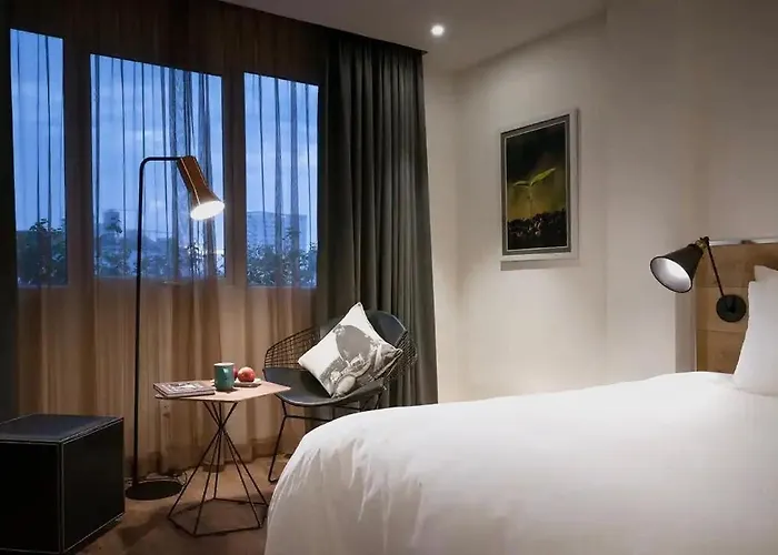 C Central Hotel- De Tham Bui Vien Walking Street